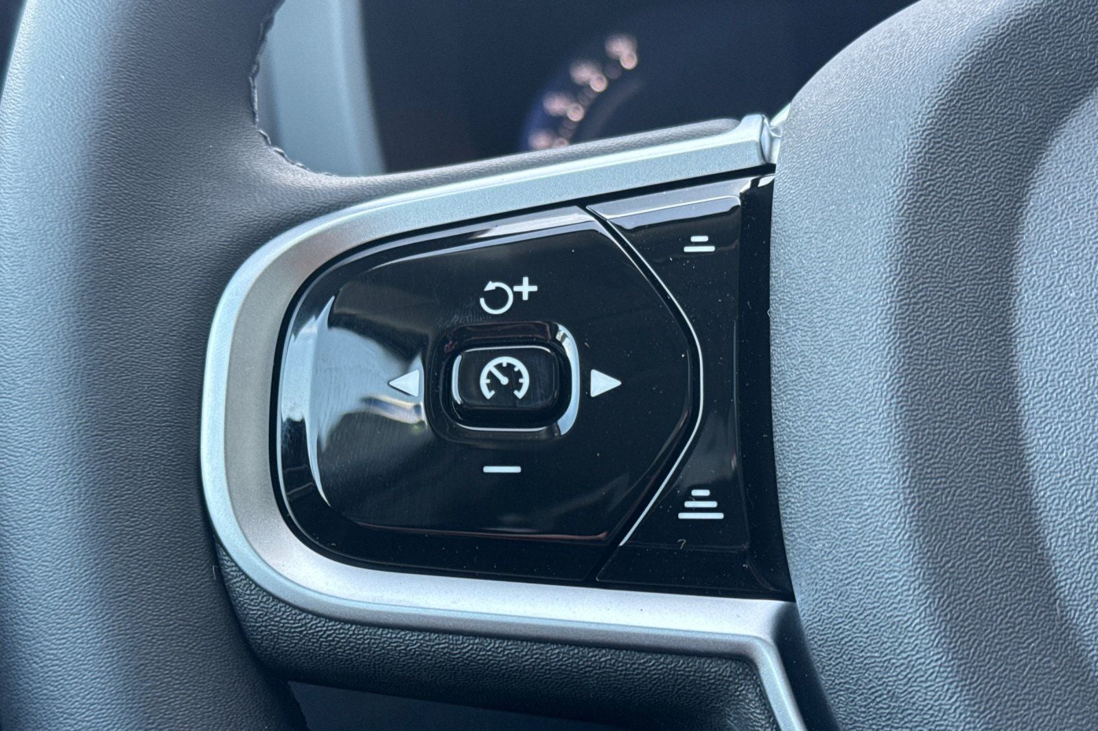 2026 Volvo XC60 B5 Core