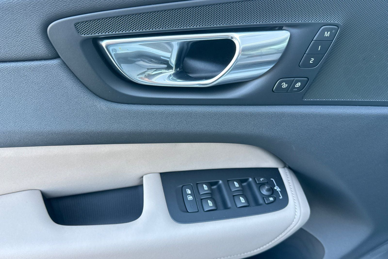 2026 Volvo XC60 B5 Core