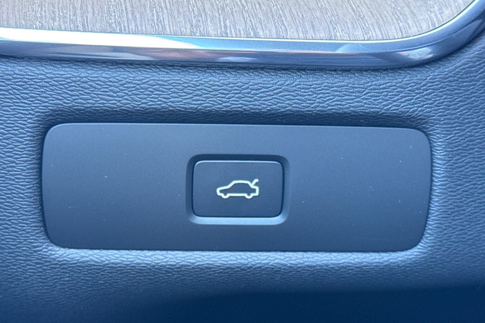 2026 Volvo XC60 B5 Core