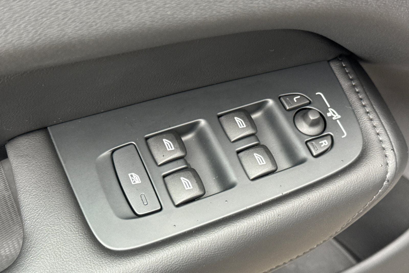 2025 Volvo XC60 B5 Core