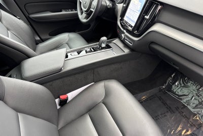 2025 Volvo XC60 B5 Core