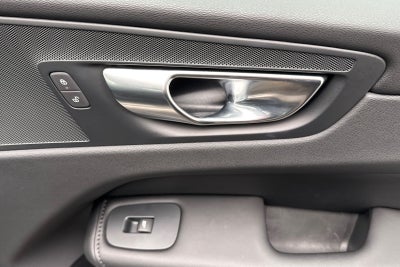 2025 Volvo XC60 B5 Core