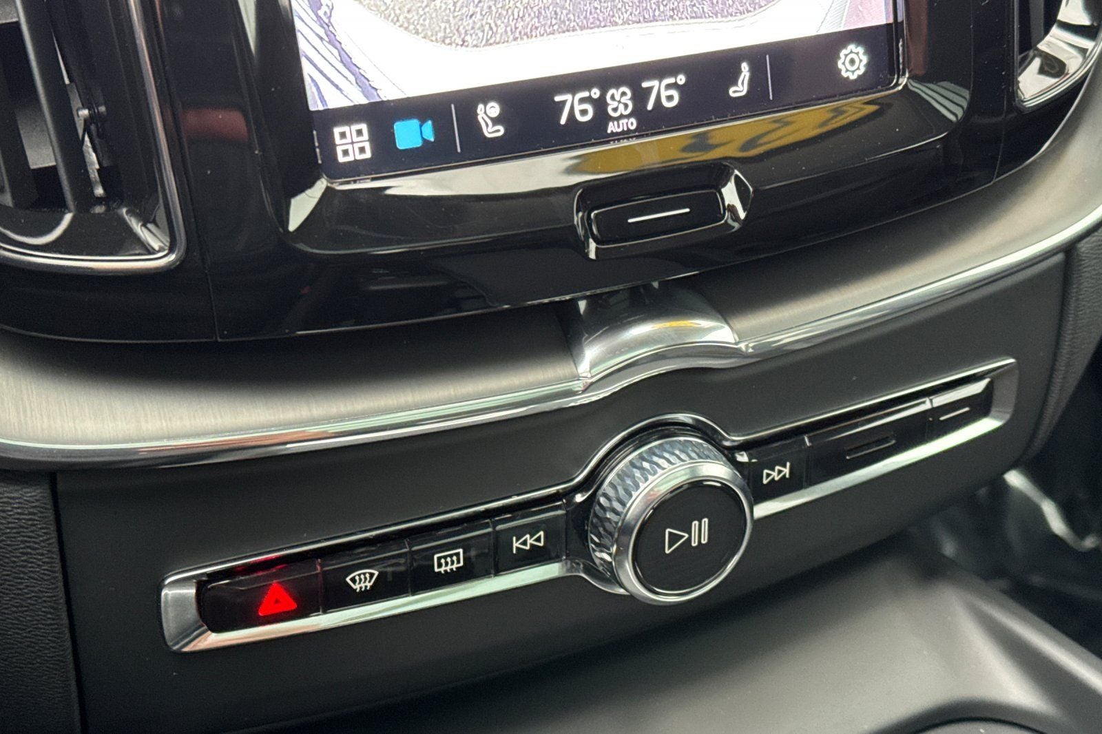 2025 Volvo XC60 B5 Core