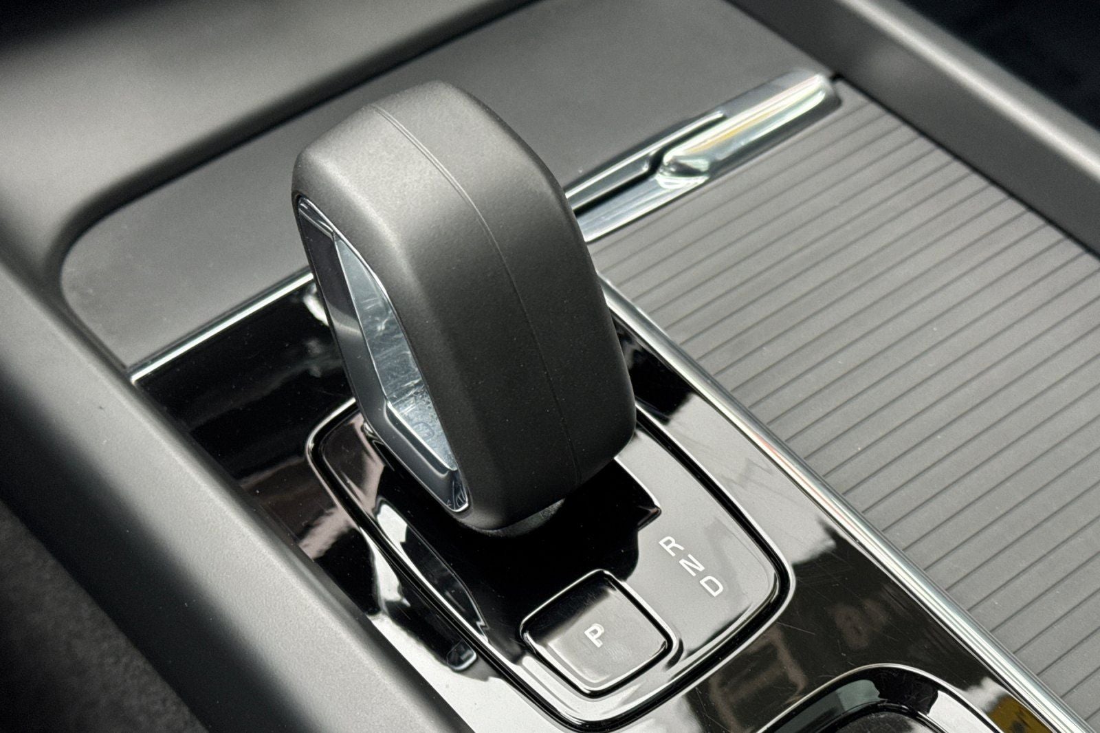 2025 Volvo XC60 B5 Core