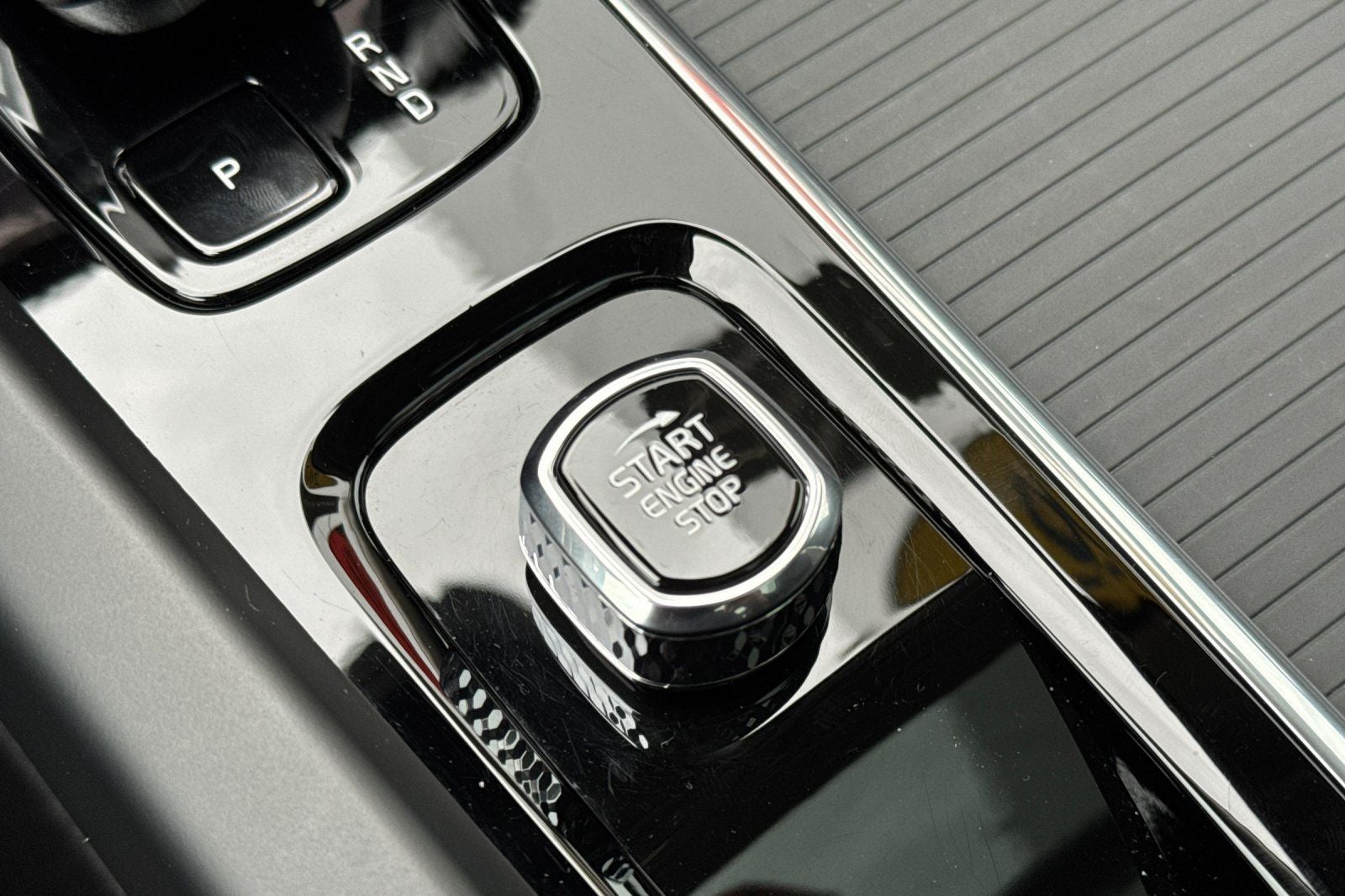 2025 Volvo XC60 B5 Core