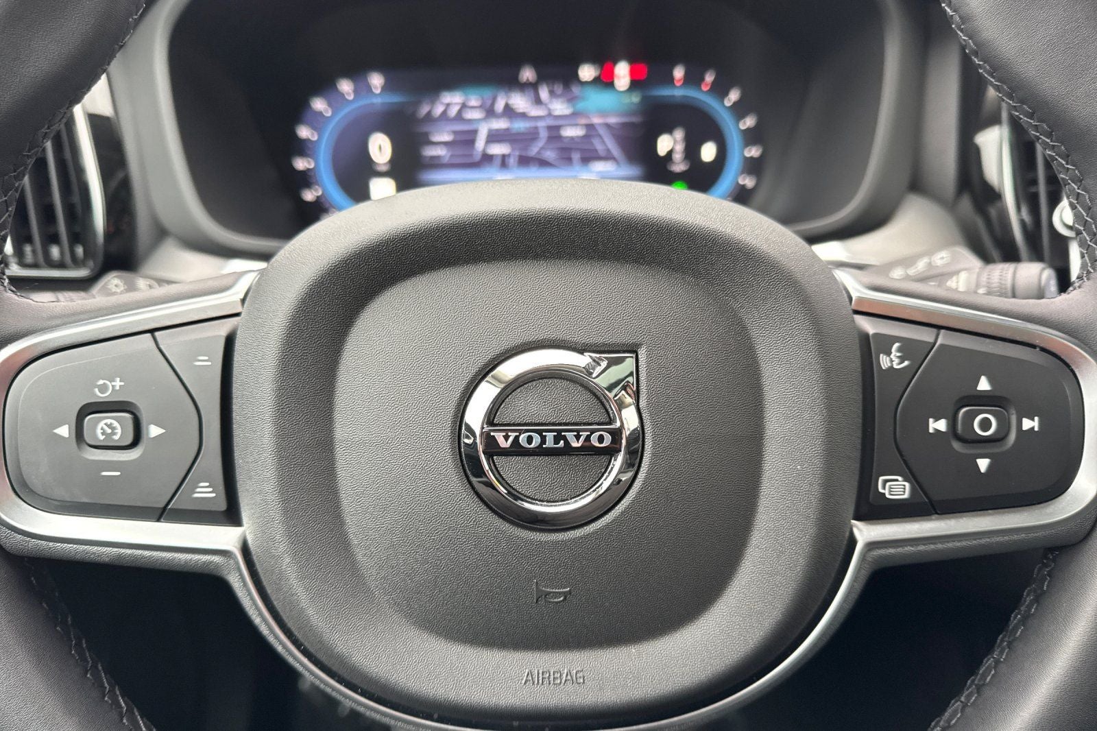 2025 Volvo XC60 B5 Core