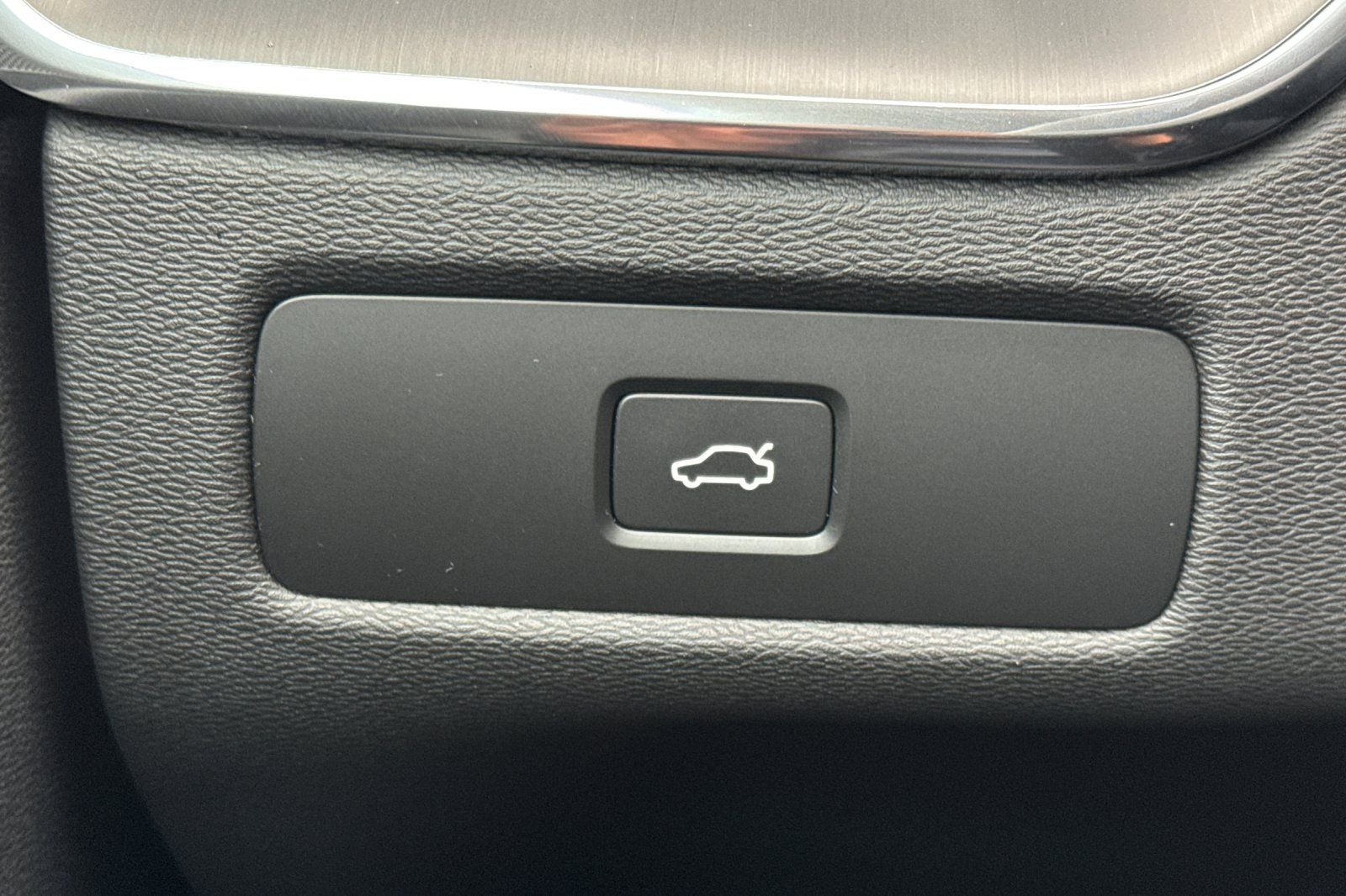 2025 Volvo XC60 B5 Core