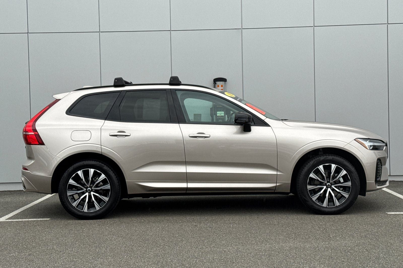 2025 Volvo XC60 B5 Core