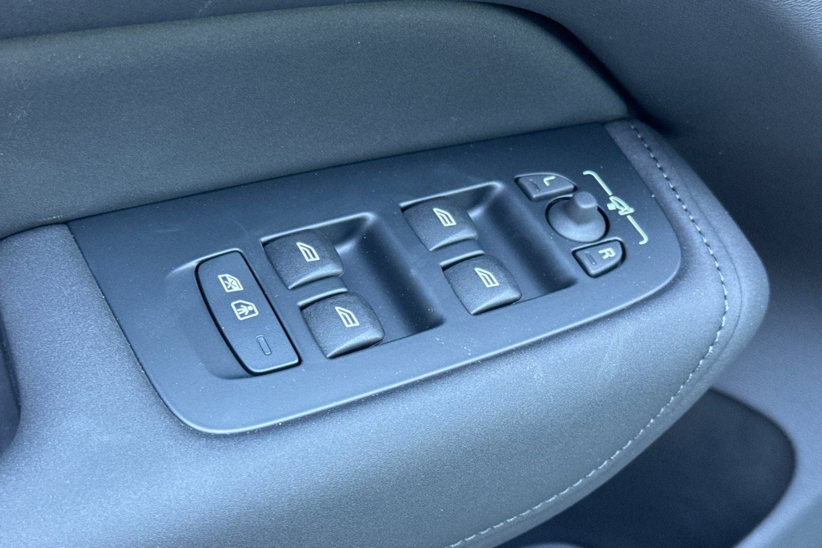 2026 Volvo XC60 B5 Core