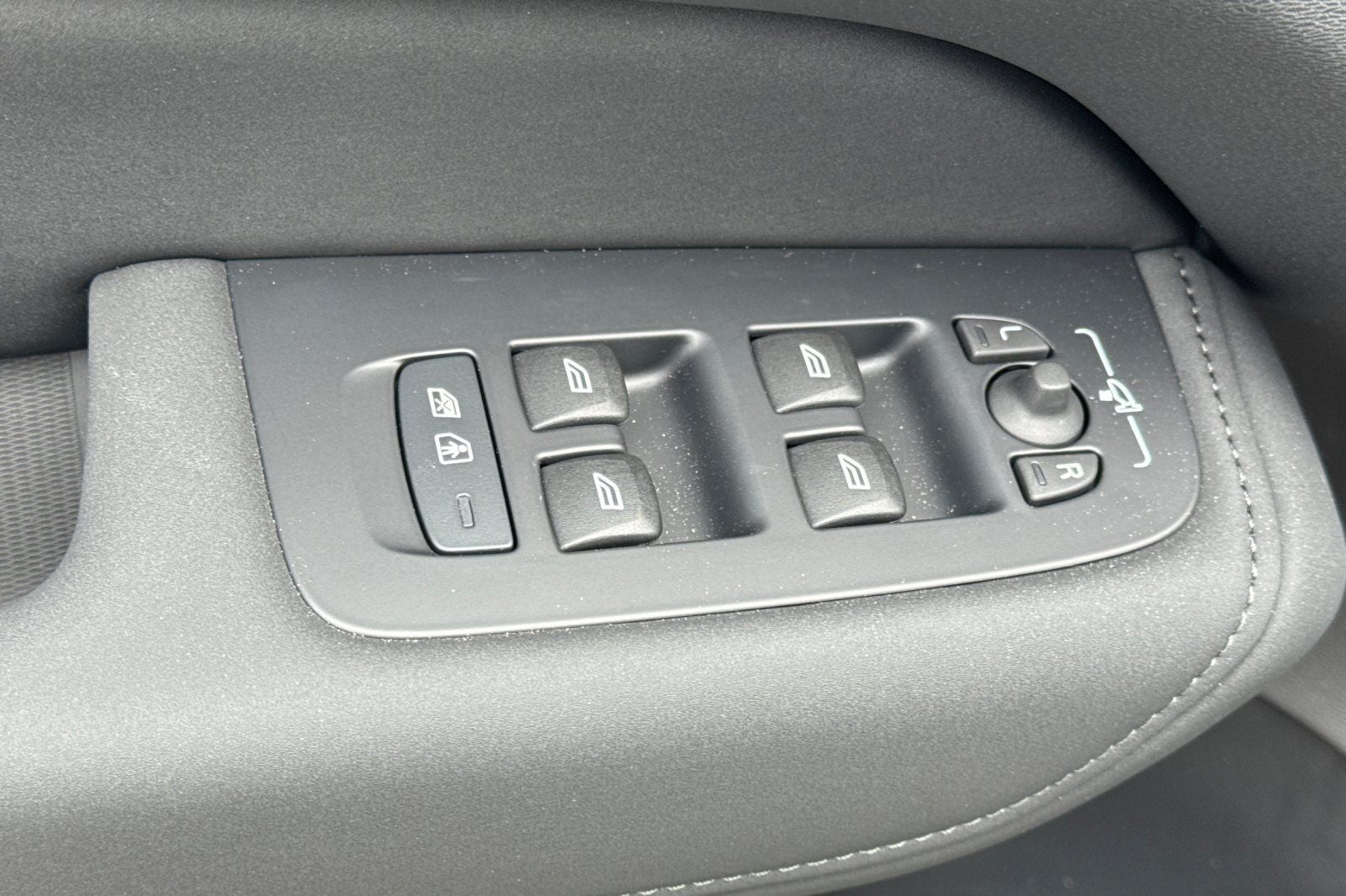 2026 Volvo XC60 B5 Core