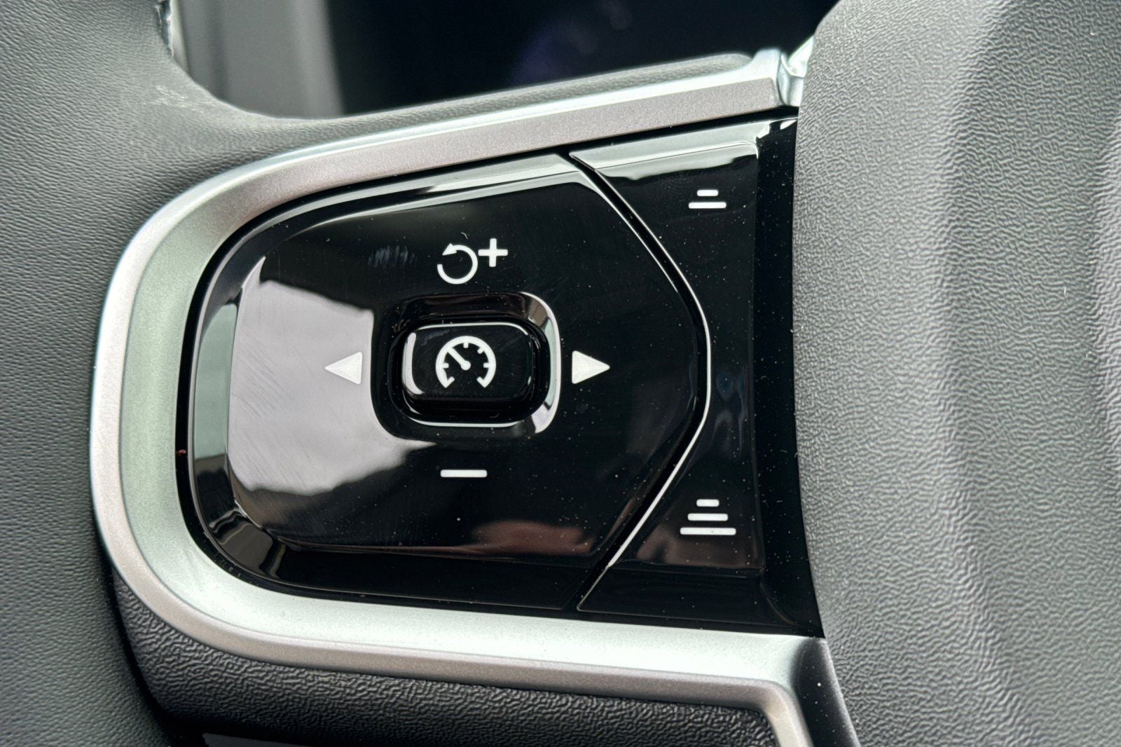 2026 Volvo XC60 B5 Core