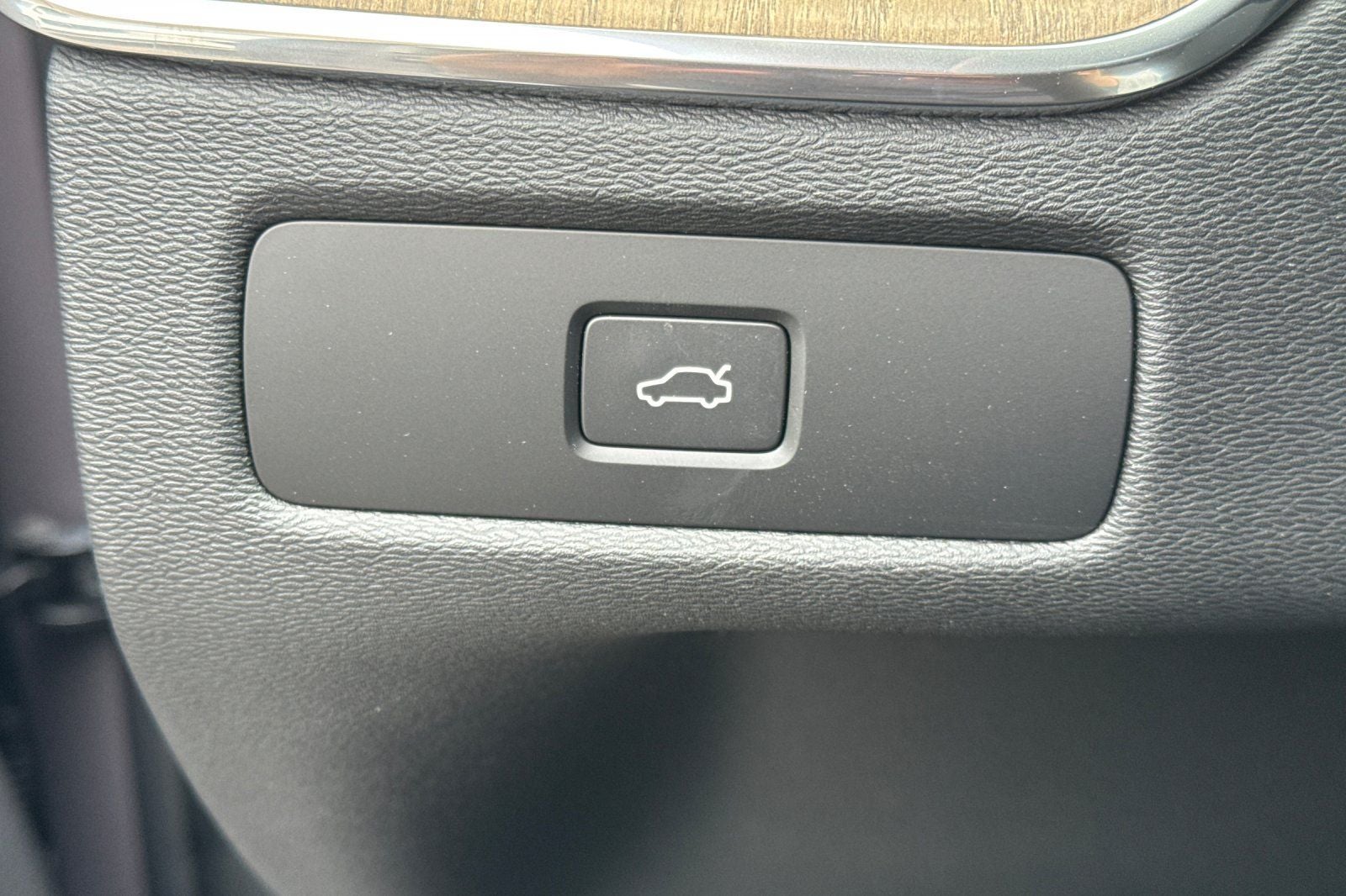 2026 Volvo XC60 B5 Core