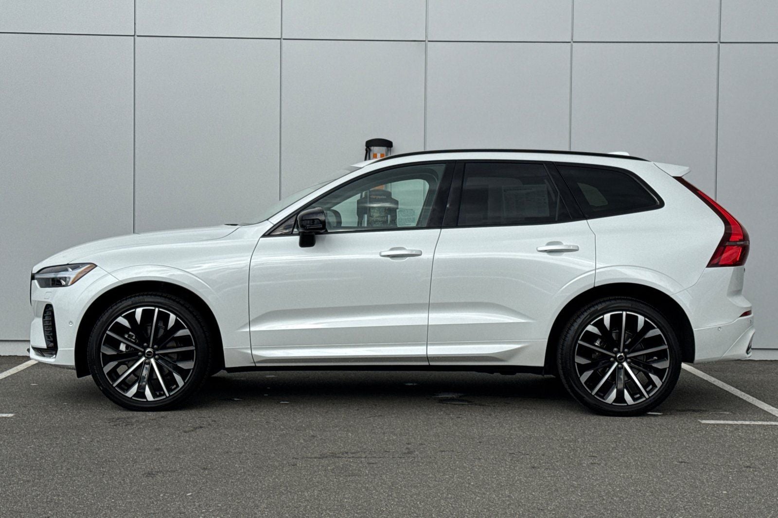 2026 Volvo XC60 B5 Ultra