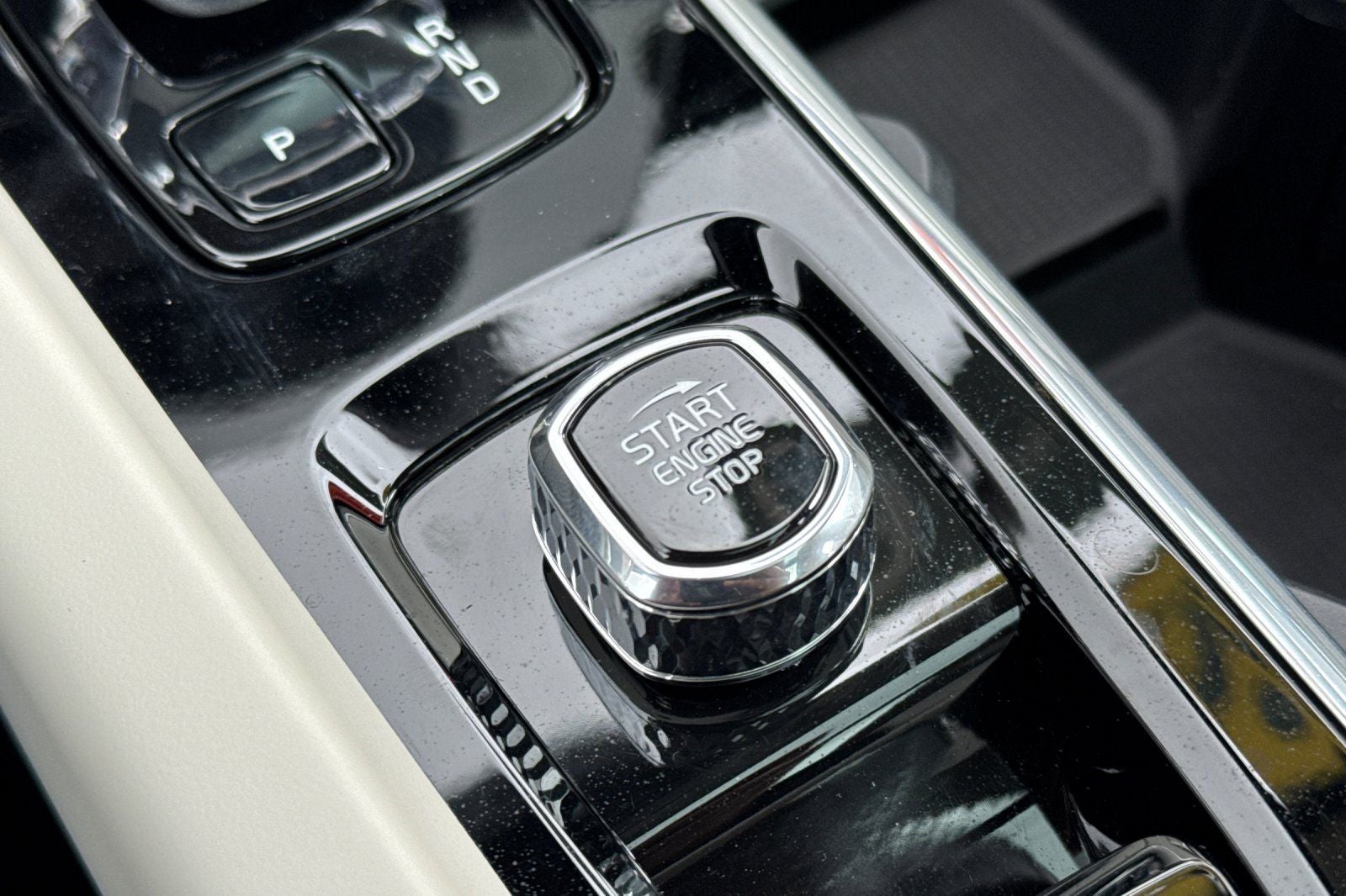 2026 Volvo XC60 B5 Ultra