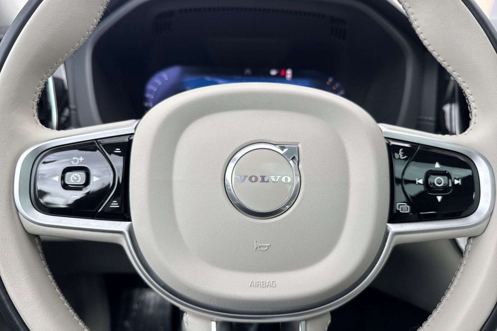 2026 Volvo XC60 B5 Ultra