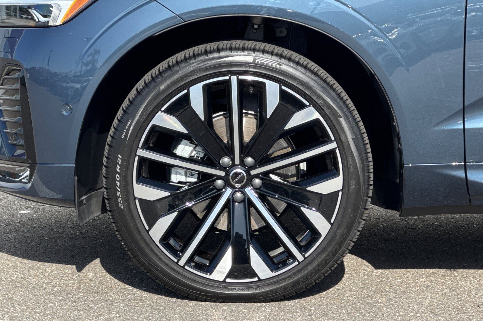2026 Volvo XC60 B5 Ultra