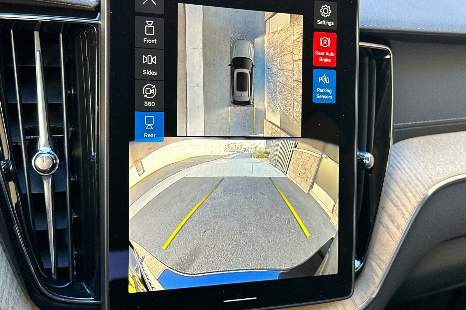 2026 Volvo XC60 B5 Ultra