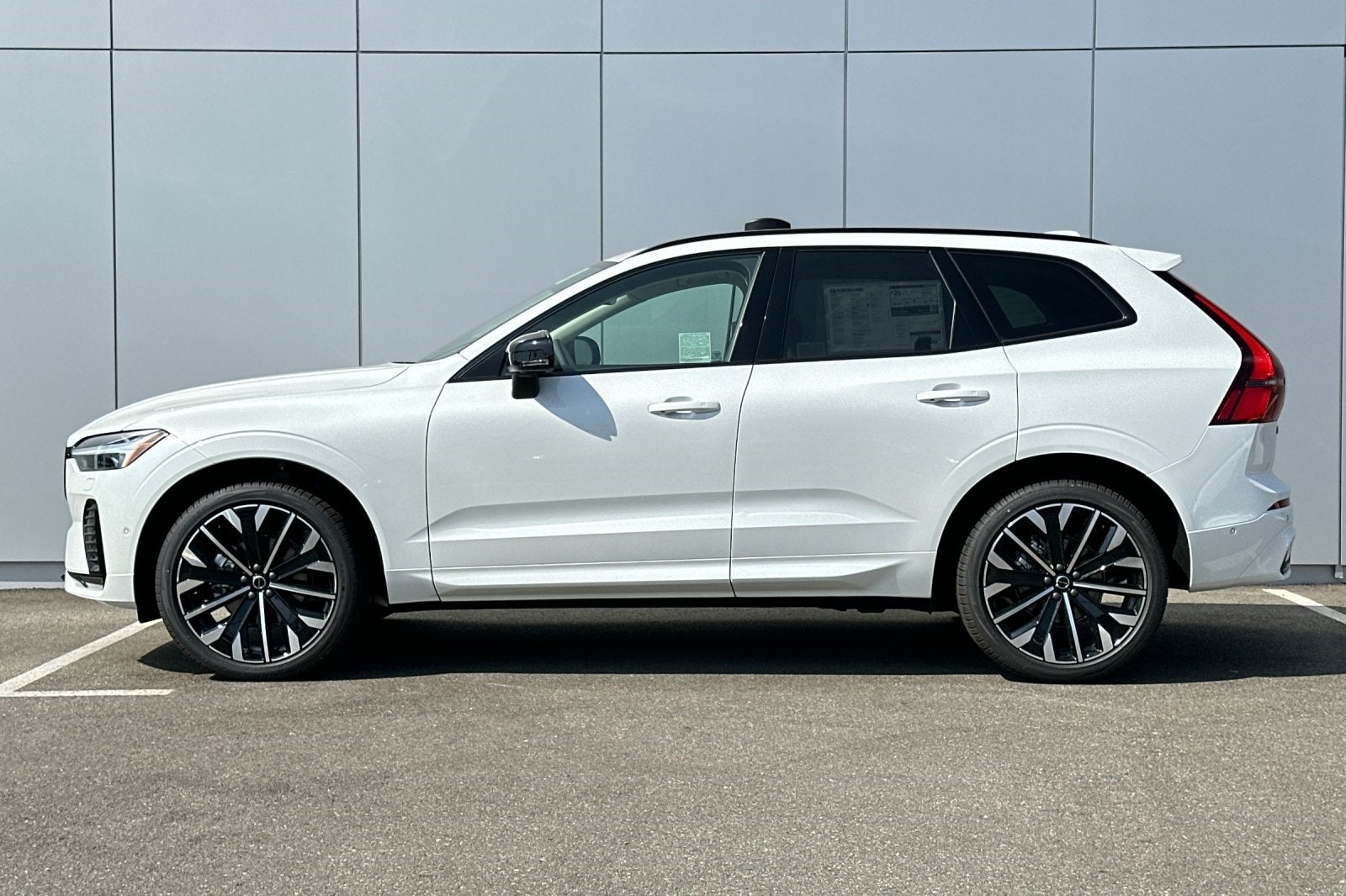 2026 Volvo XC60 B5 Ultra