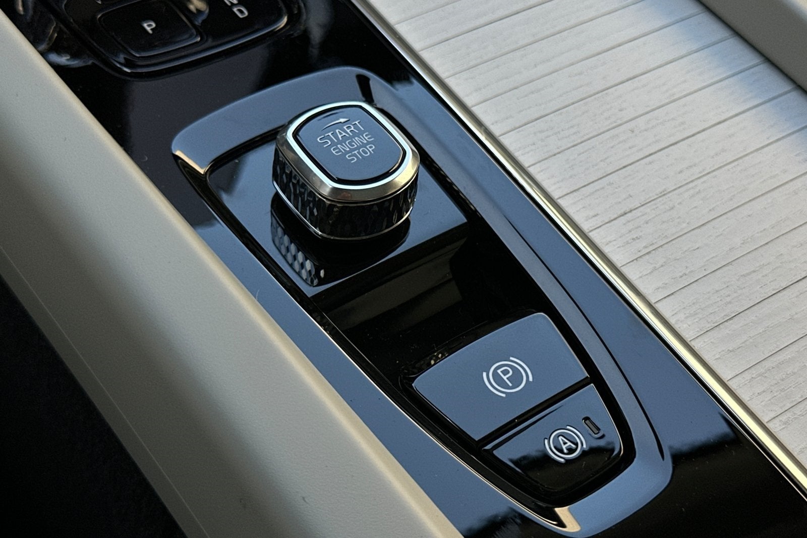 2026 Volvo XC60 B5 Ultra