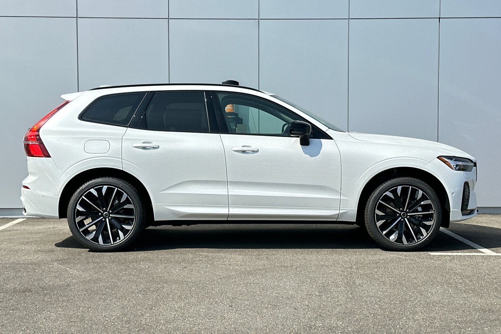 2026 Volvo XC60 B5 Ultra