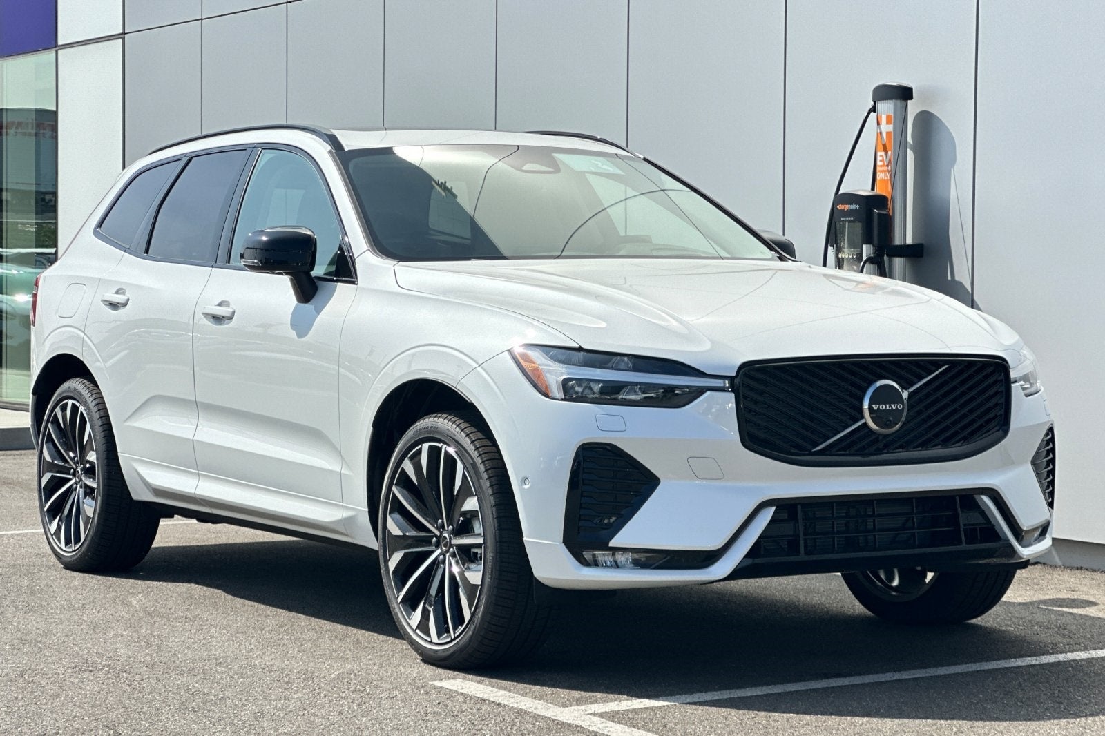 2026 Volvo XC60 B5 Ultra