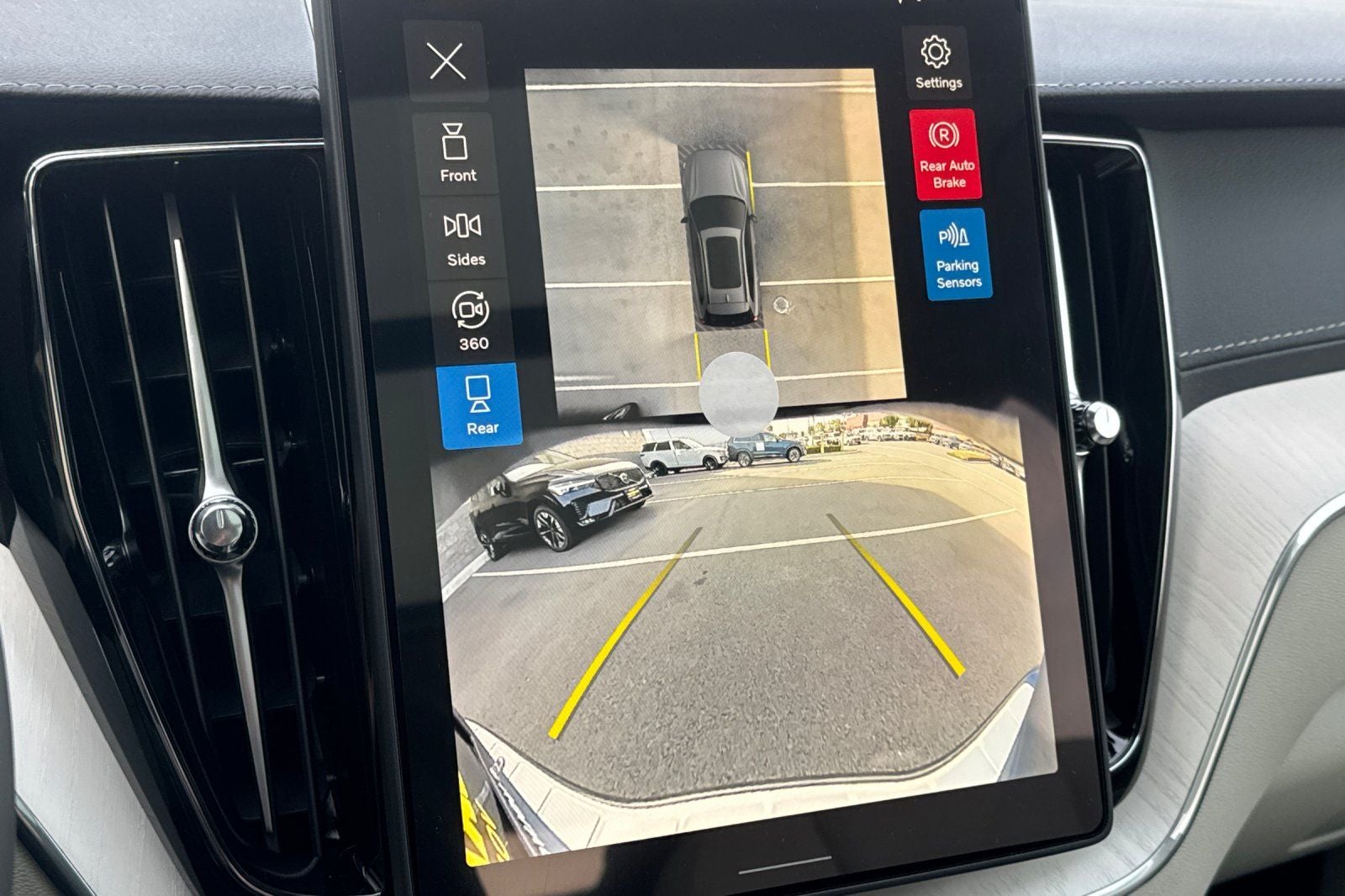 2026 Volvo XC60 B5 Ultra