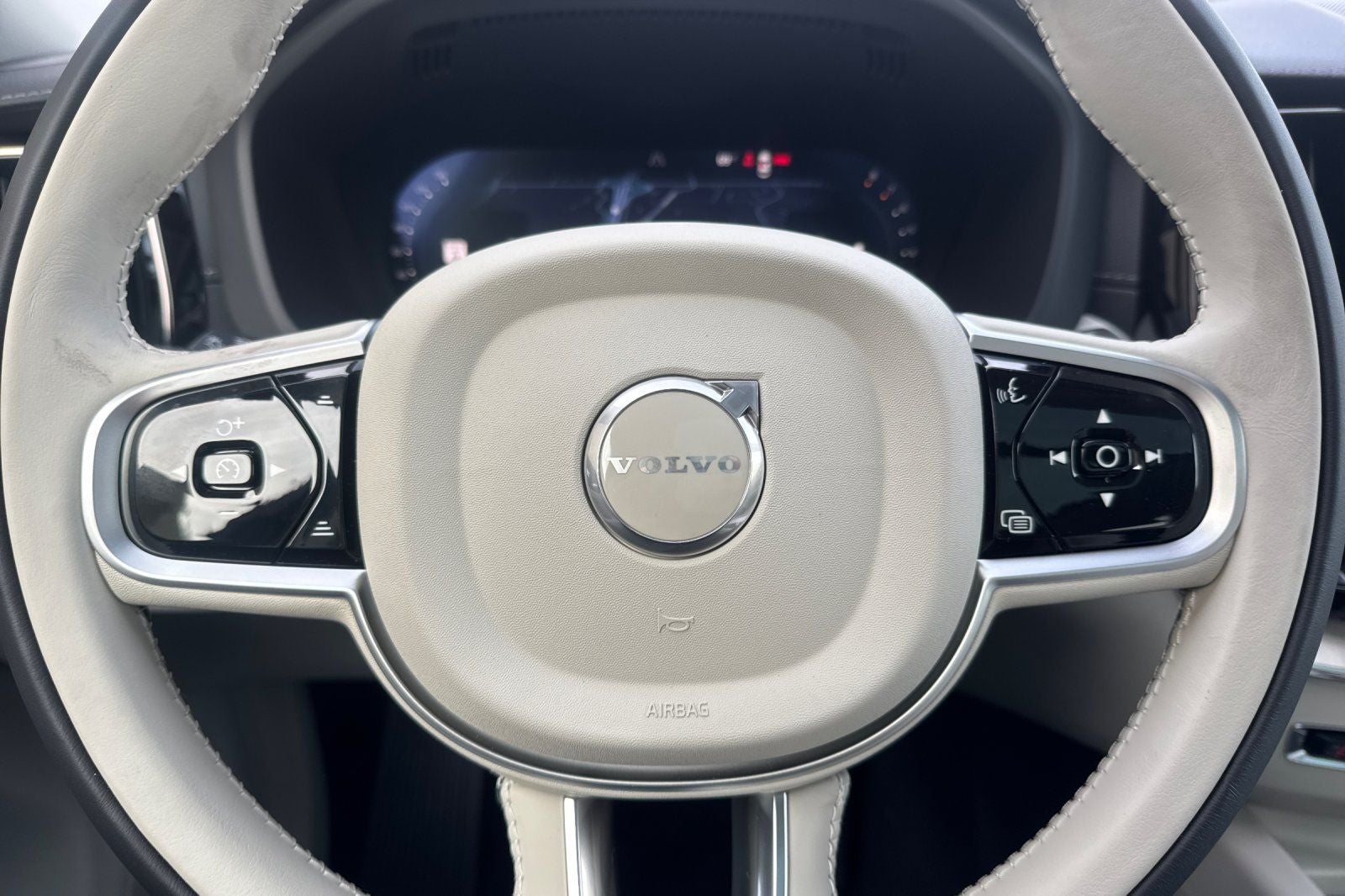 2026 Volvo XC60 B5 Ultra