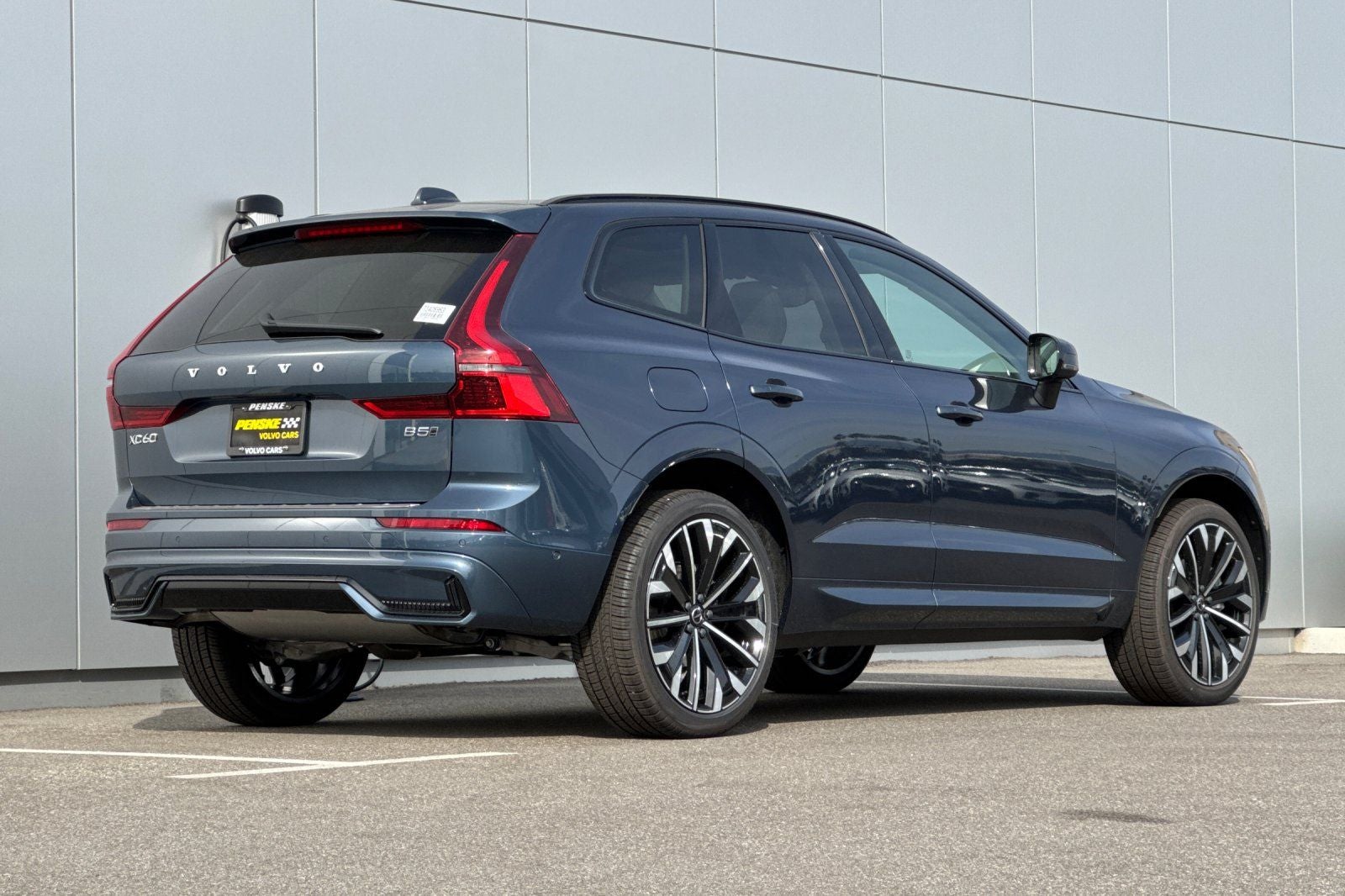 2026 Volvo XC60 B5 Ultra