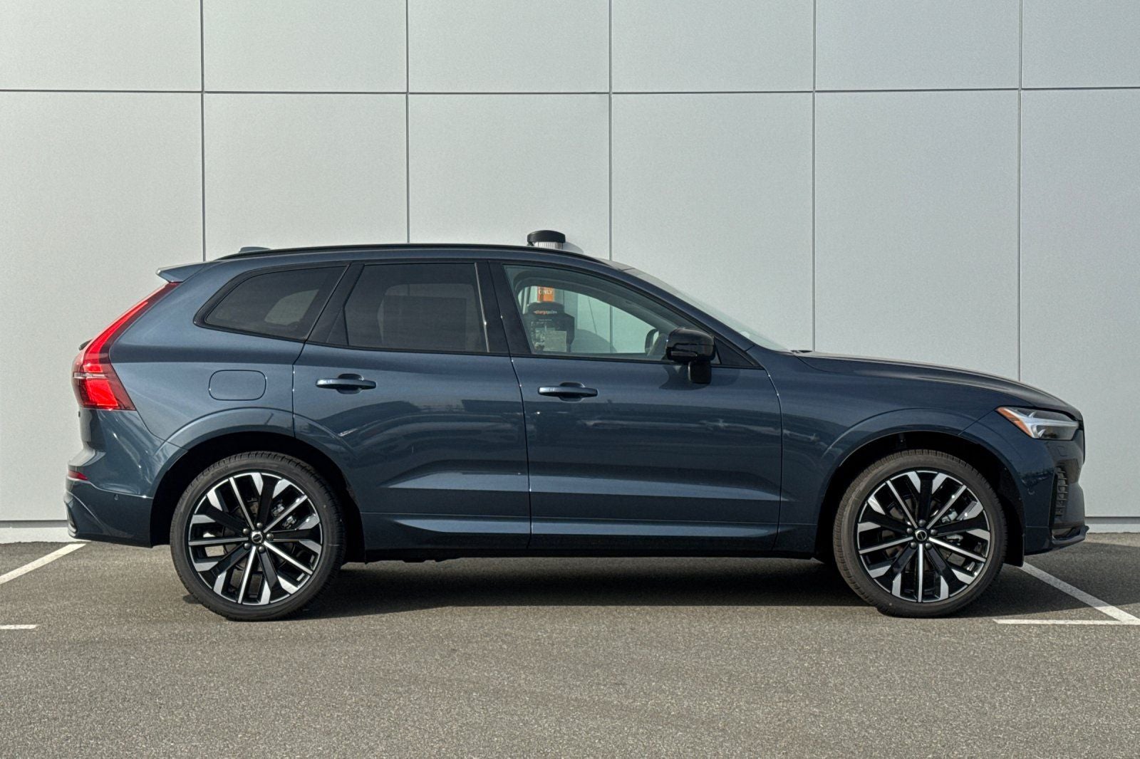 2026 Volvo XC60 B5 Ultra