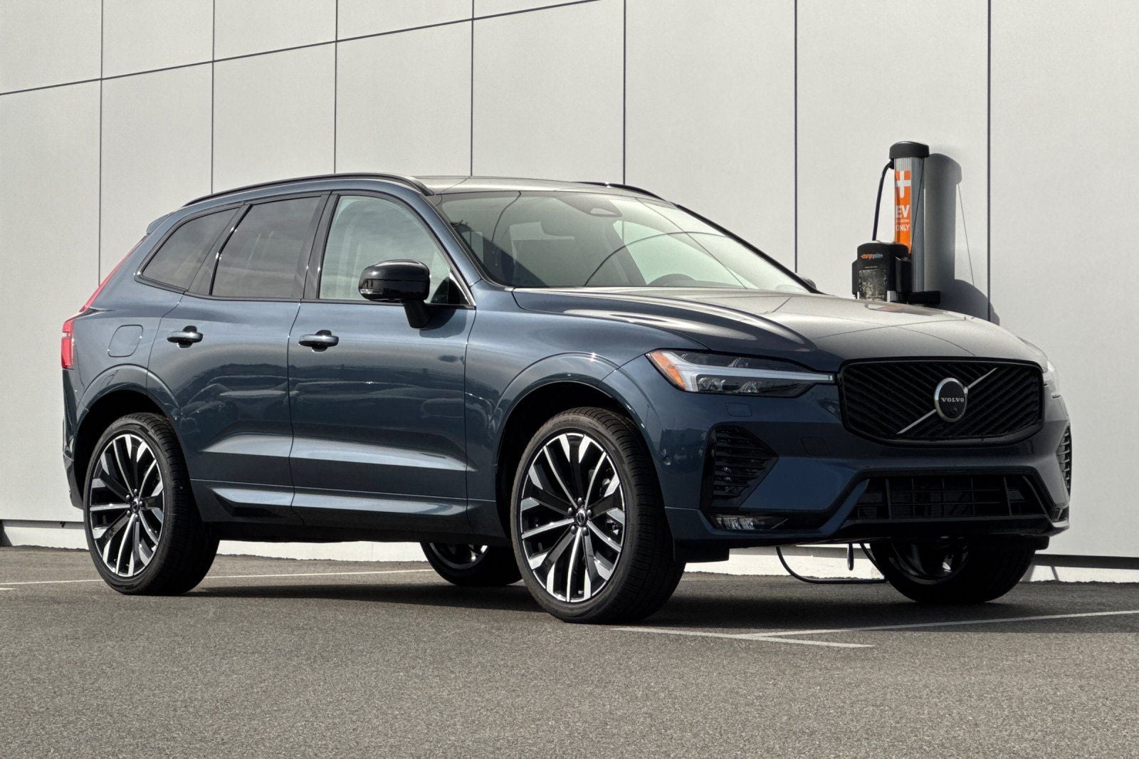 2026 Volvo XC60 B5 Ultra