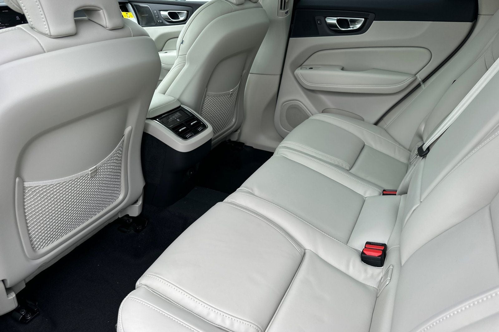 2025 Volvo XC60 B5 Ultra