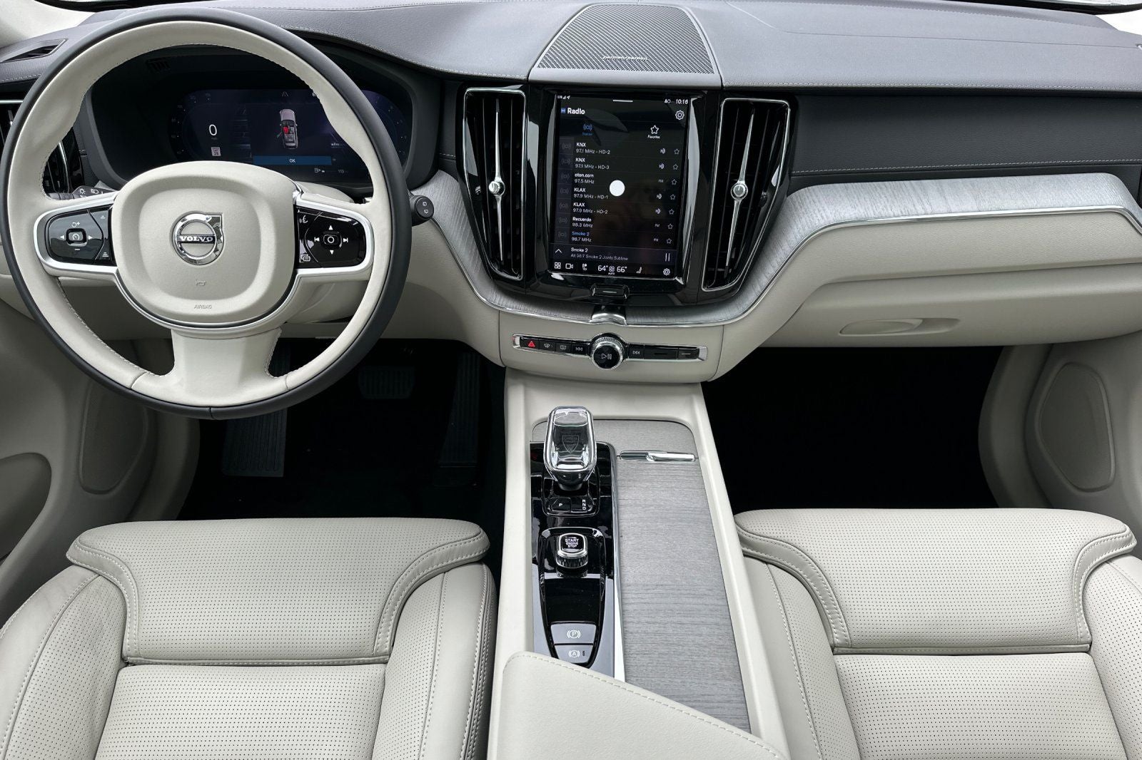 2025 Volvo XC60 B5 Ultra