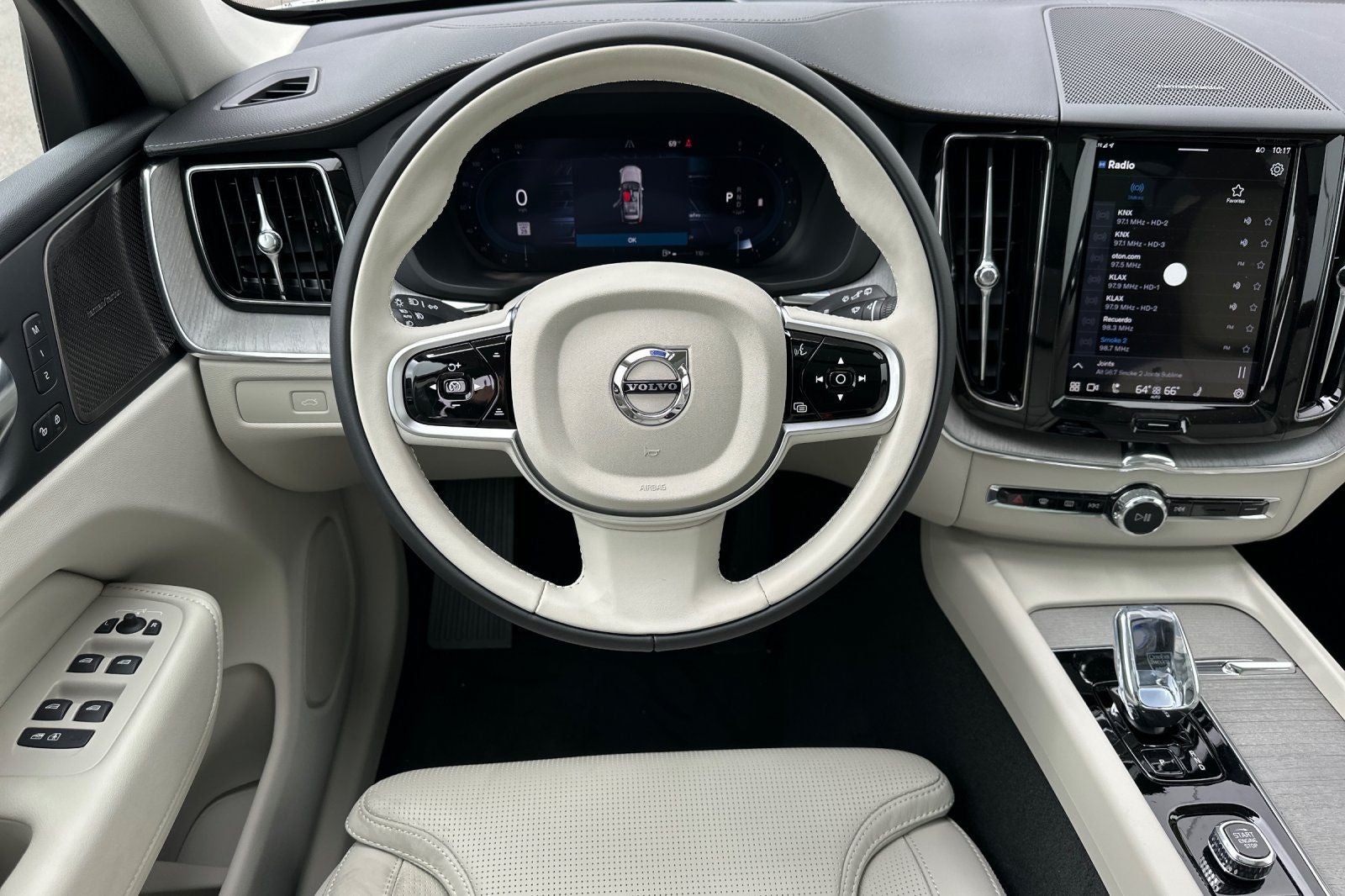 2025 Volvo XC60 B5 Ultra