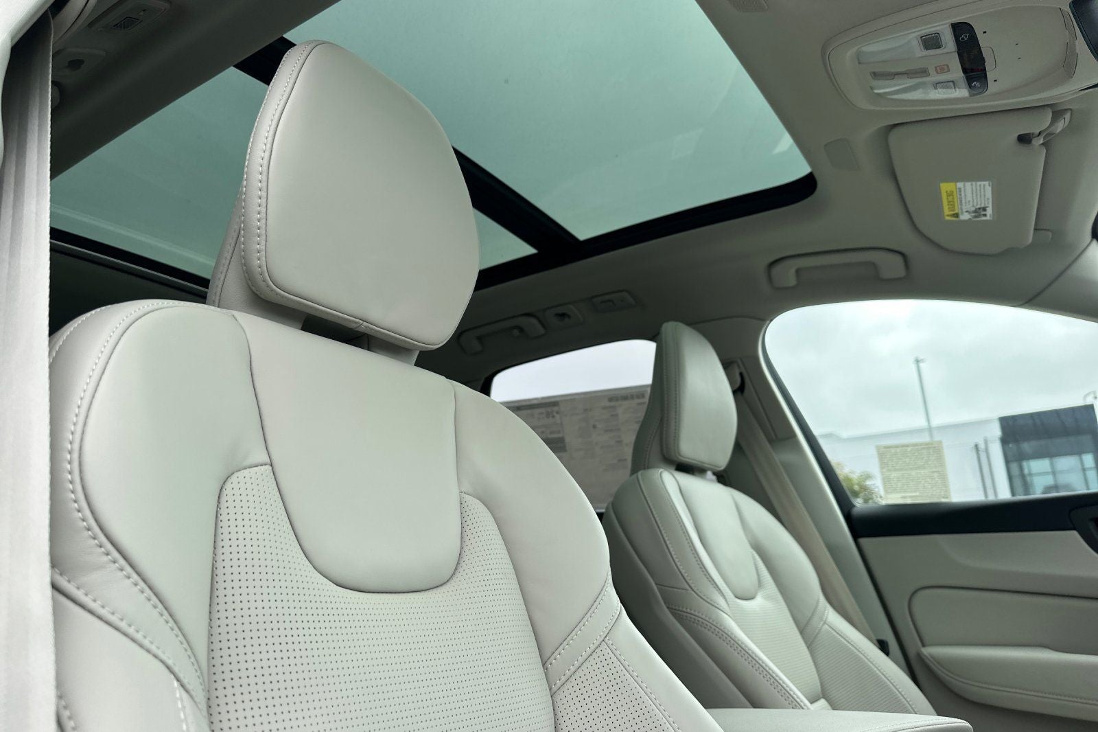 2025 Volvo XC60 B5 Ultra