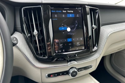 2025 Volvo XC60 B5 Ultra