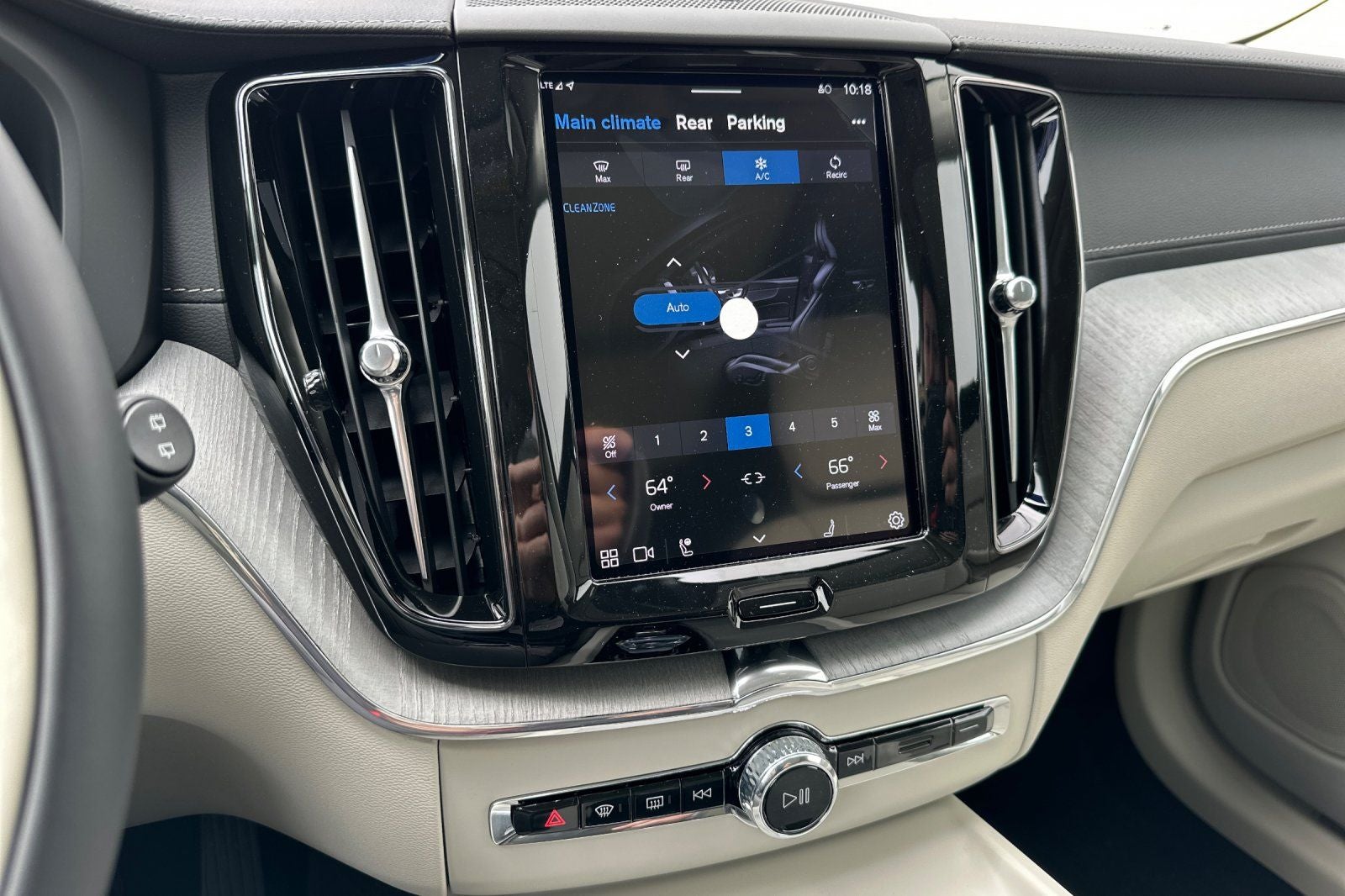 2025 Volvo XC60 B5 Ultra