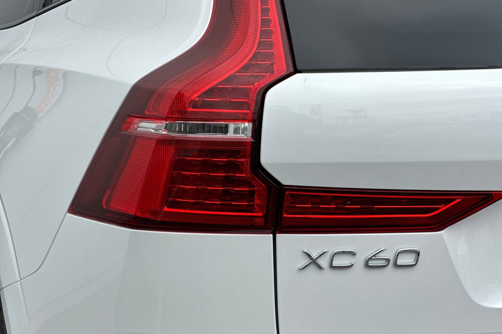 2025 Volvo XC60 B5 Ultra