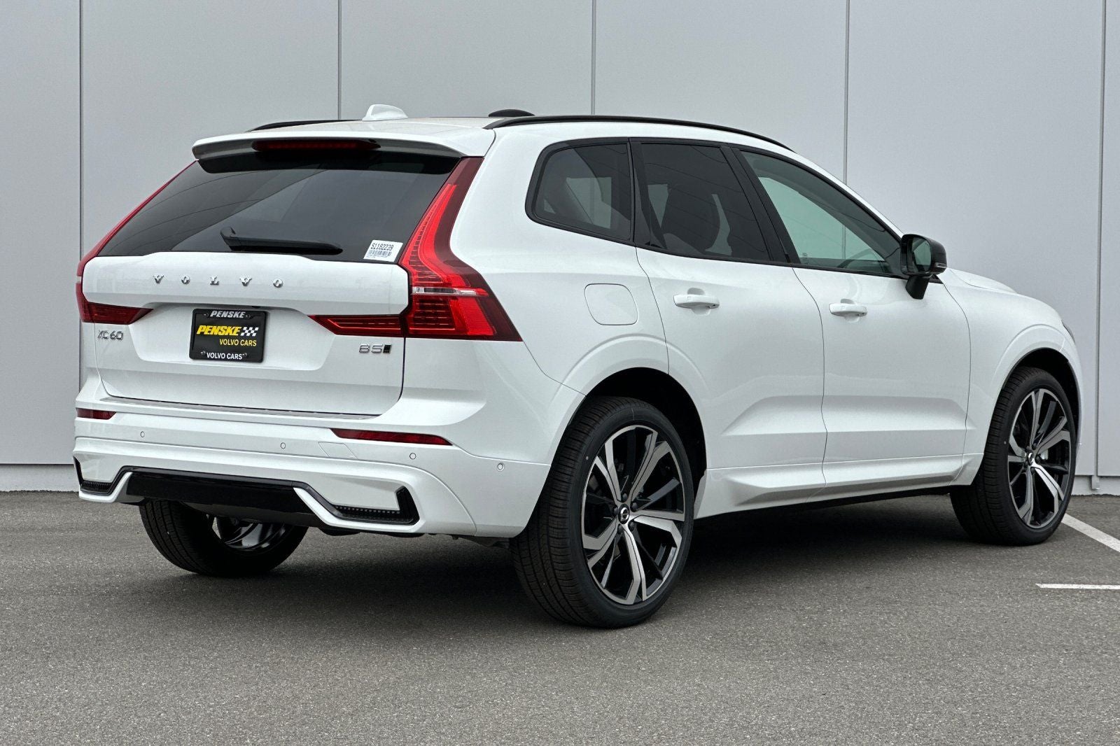 2025 Volvo XC60 B5 Ultra