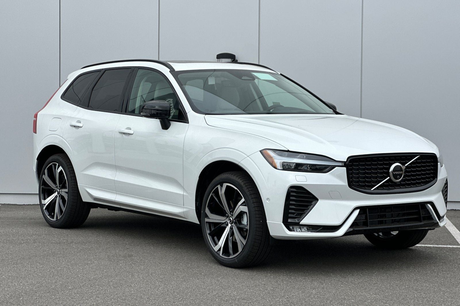 2025 Volvo XC60 B5 Ultra