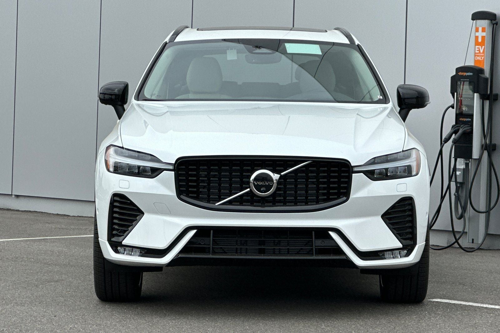 2025 Volvo XC60 B5 Ultra