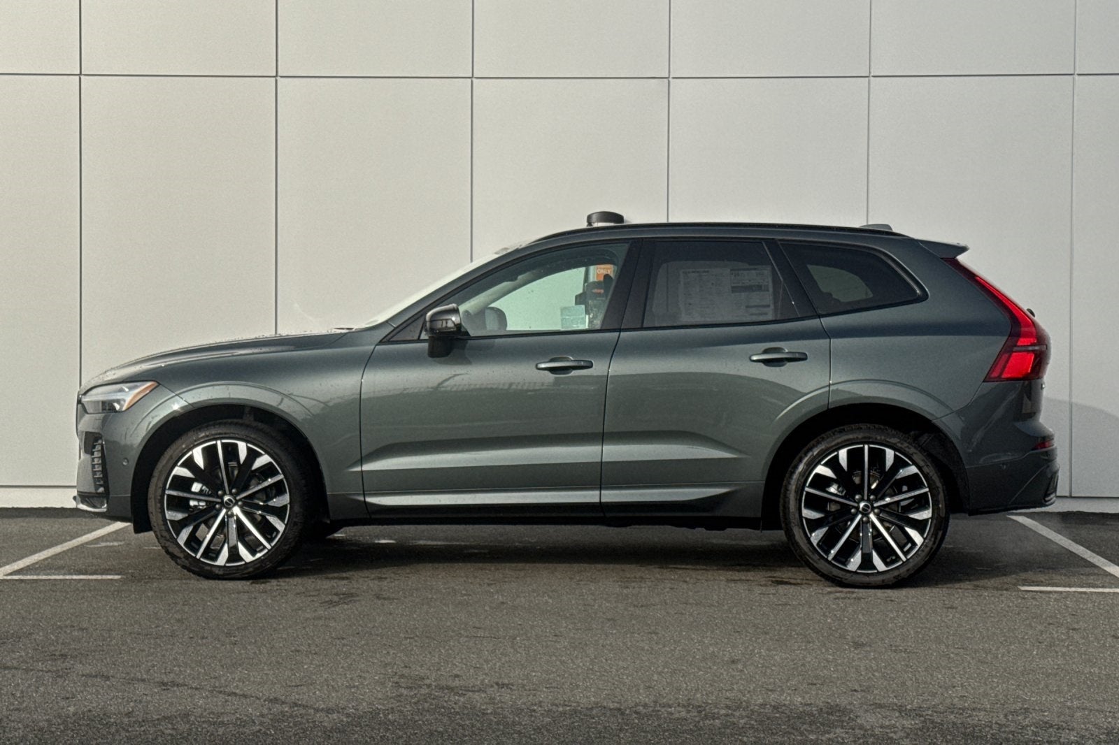 2026 Volvo XC60 B5 Ultra