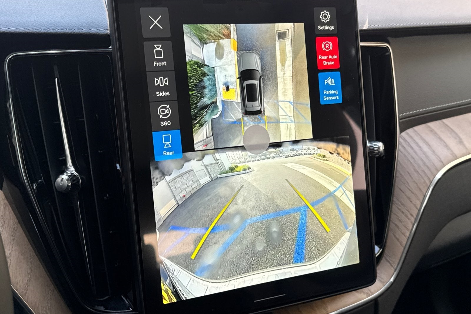 2026 Volvo XC60 B5 Ultra