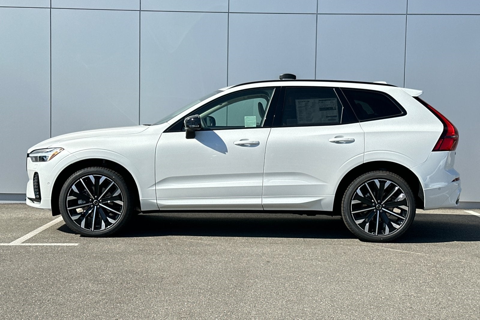 2026 Volvo XC60 B5 Ultra