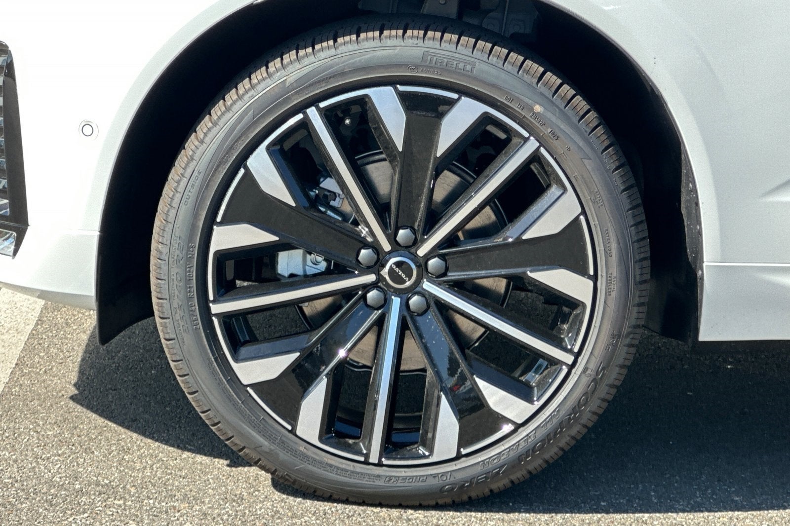 2026 Volvo XC60 B5 Ultra