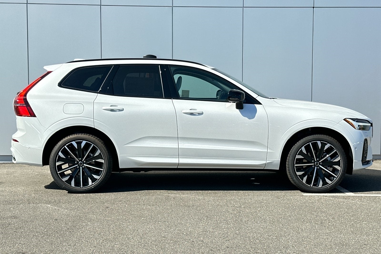 2026 Volvo XC60 B5 Ultra