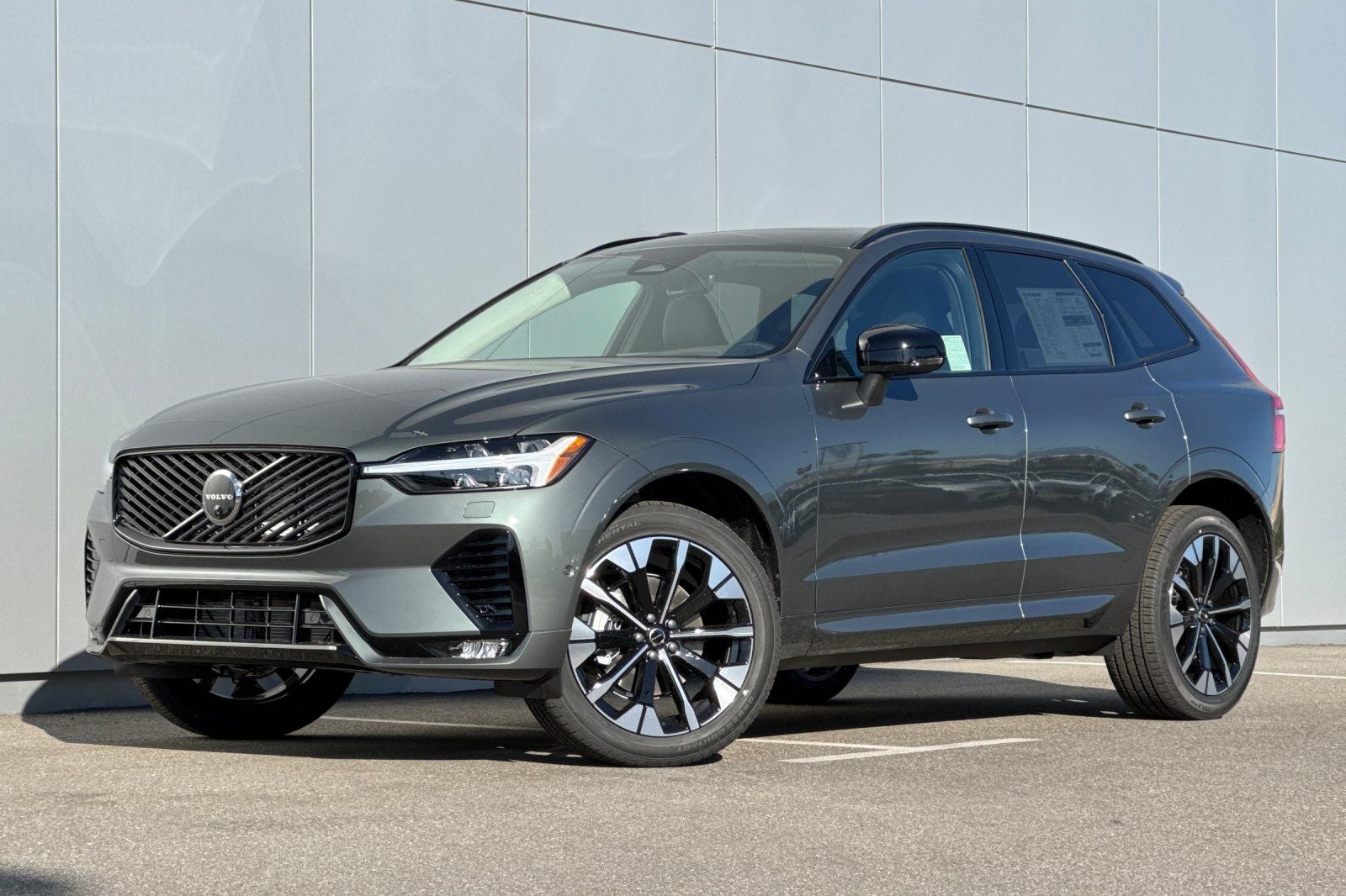 2026 Volvo XC60 B5 Ultra