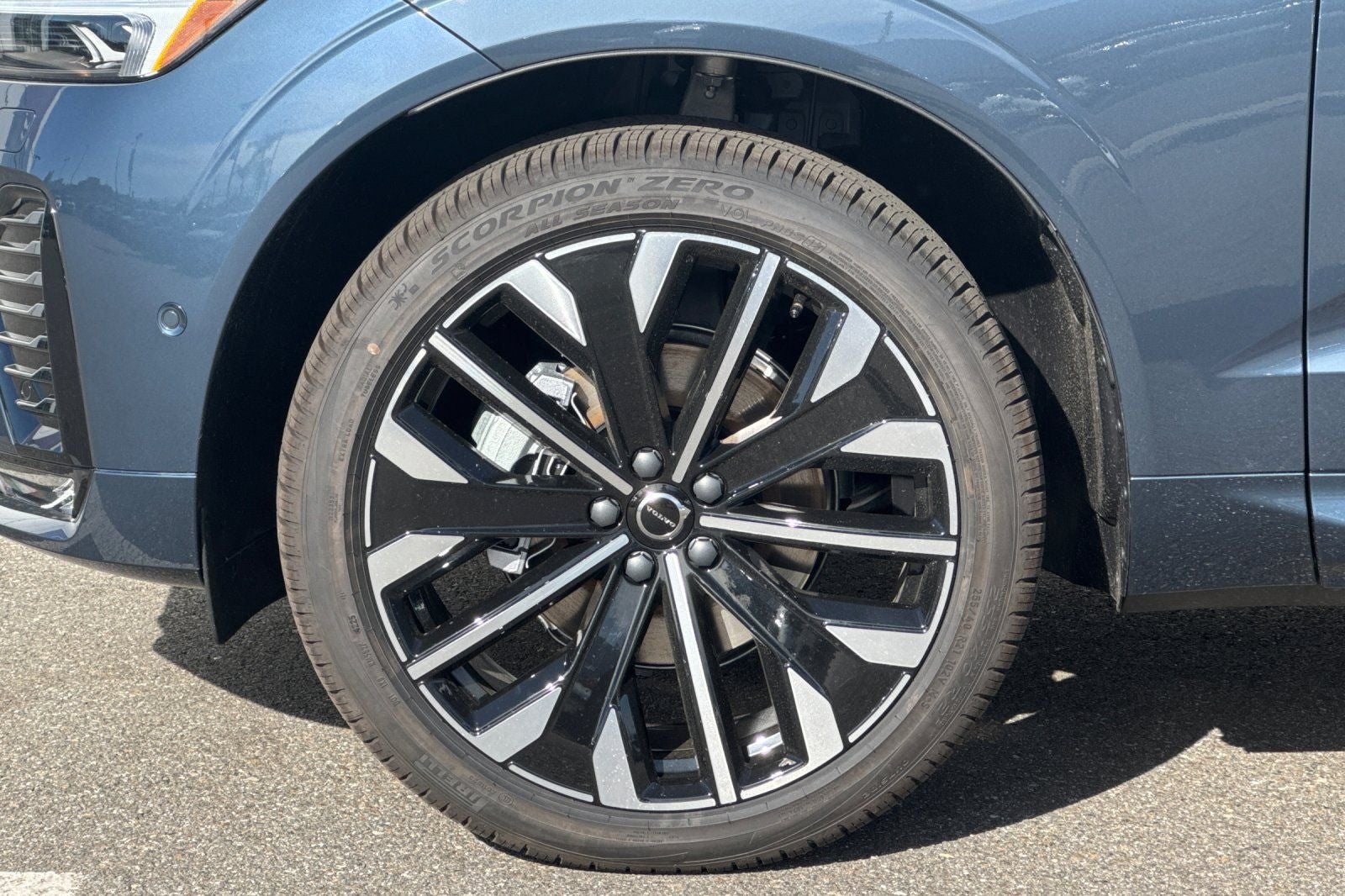 2026 Volvo XC60 B5 Ultra