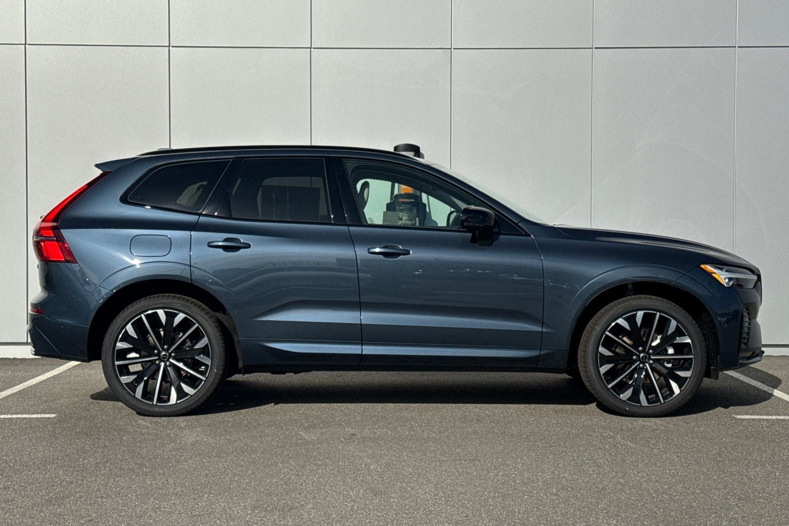 2026 Volvo XC60 B5 Ultra