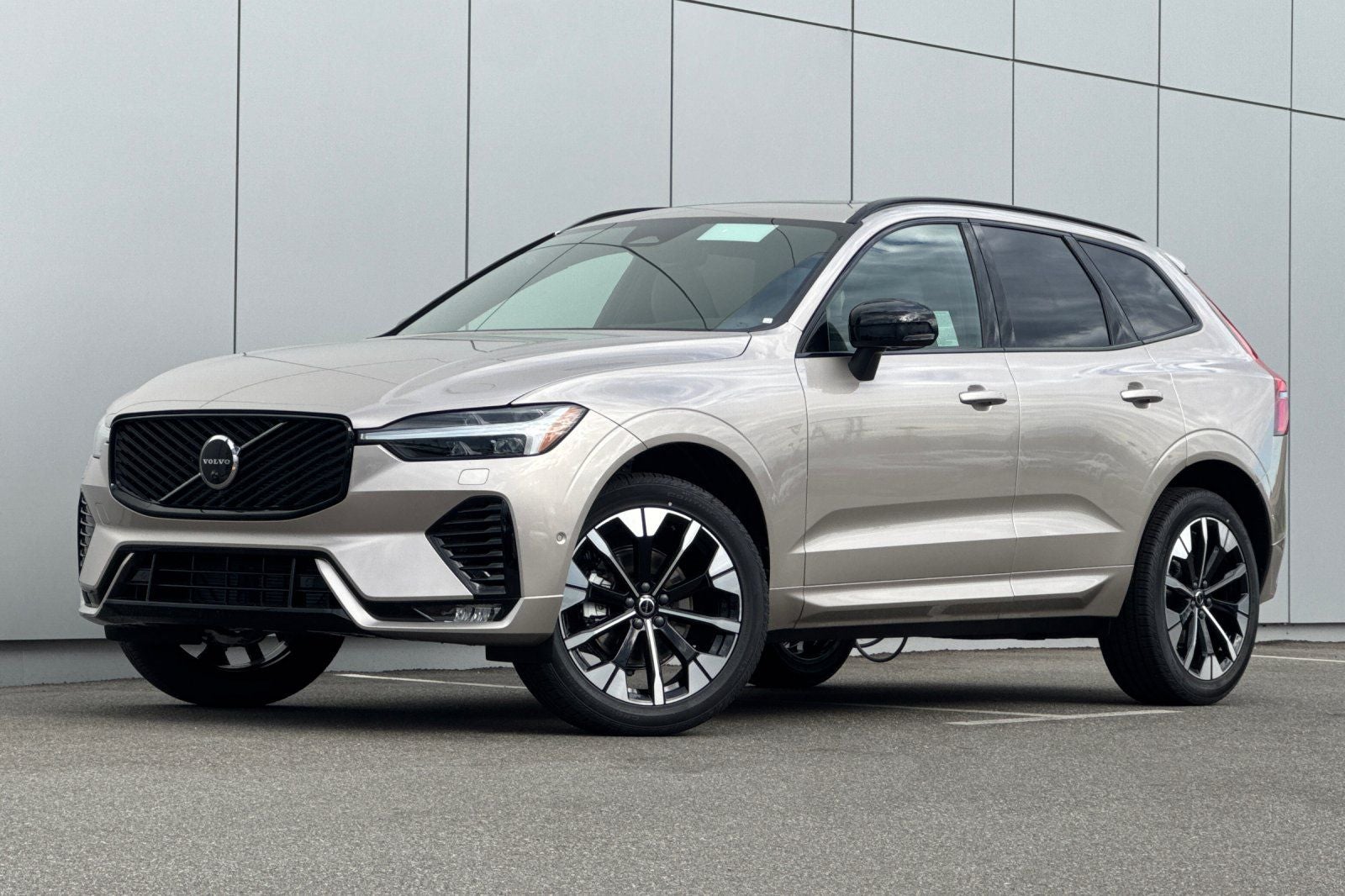 2027 Volvo XC60 B5 Plus