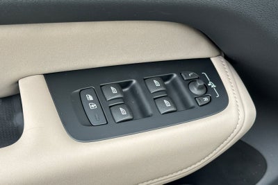 2027 Volvo XC60 B5 Plus